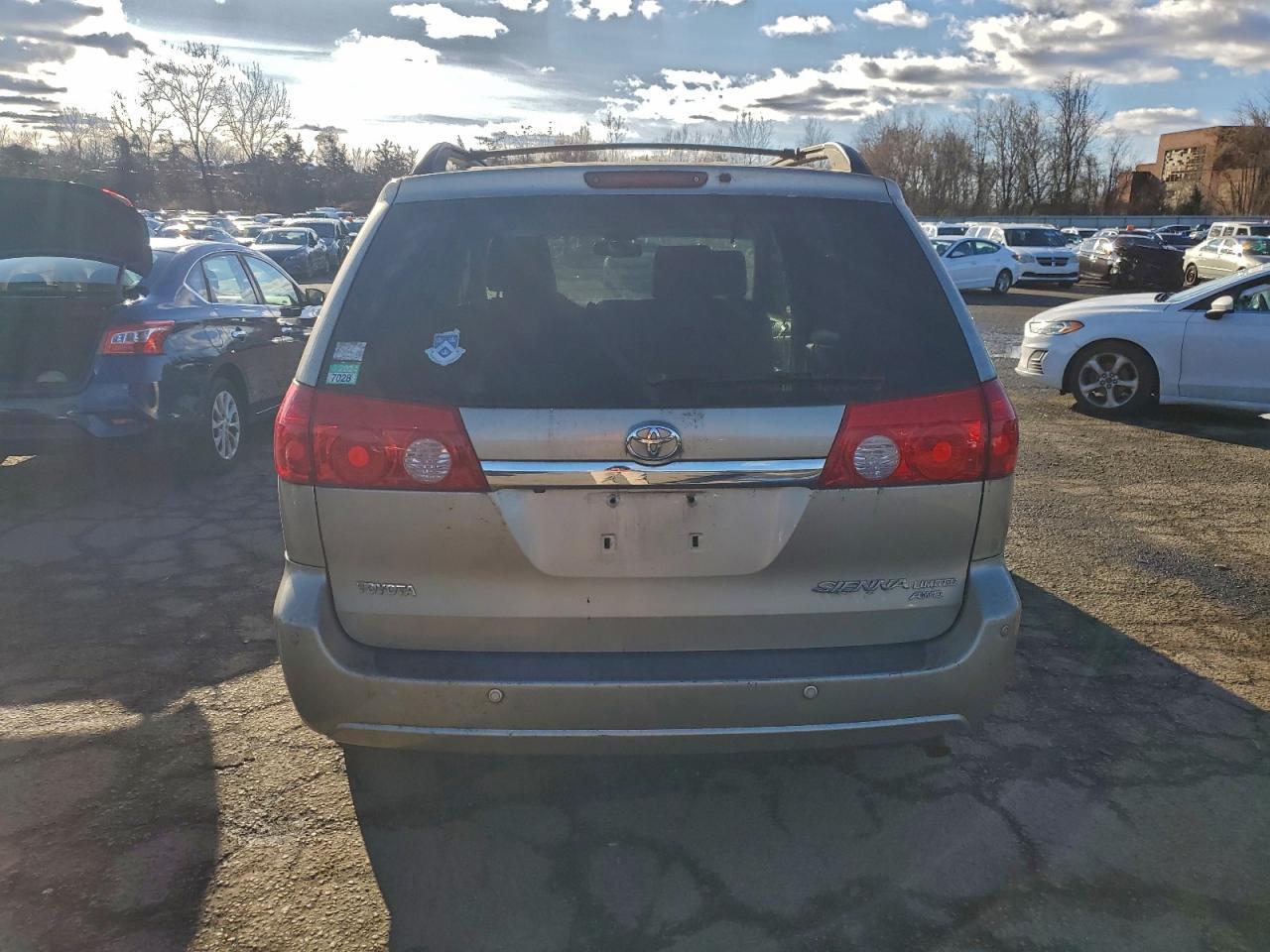 2008 TOYOTA SIENNA