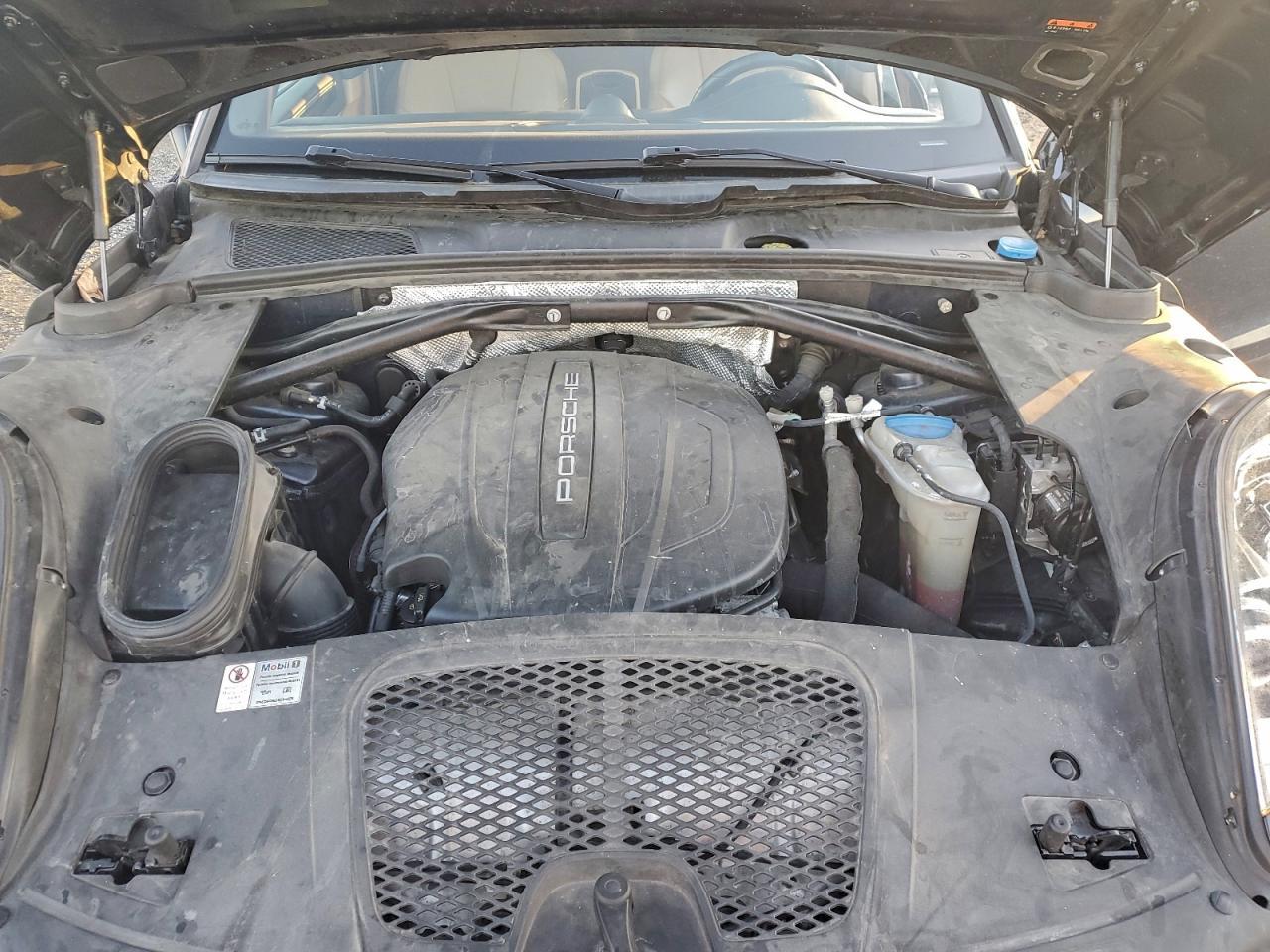 2017 PORSCHE Macan