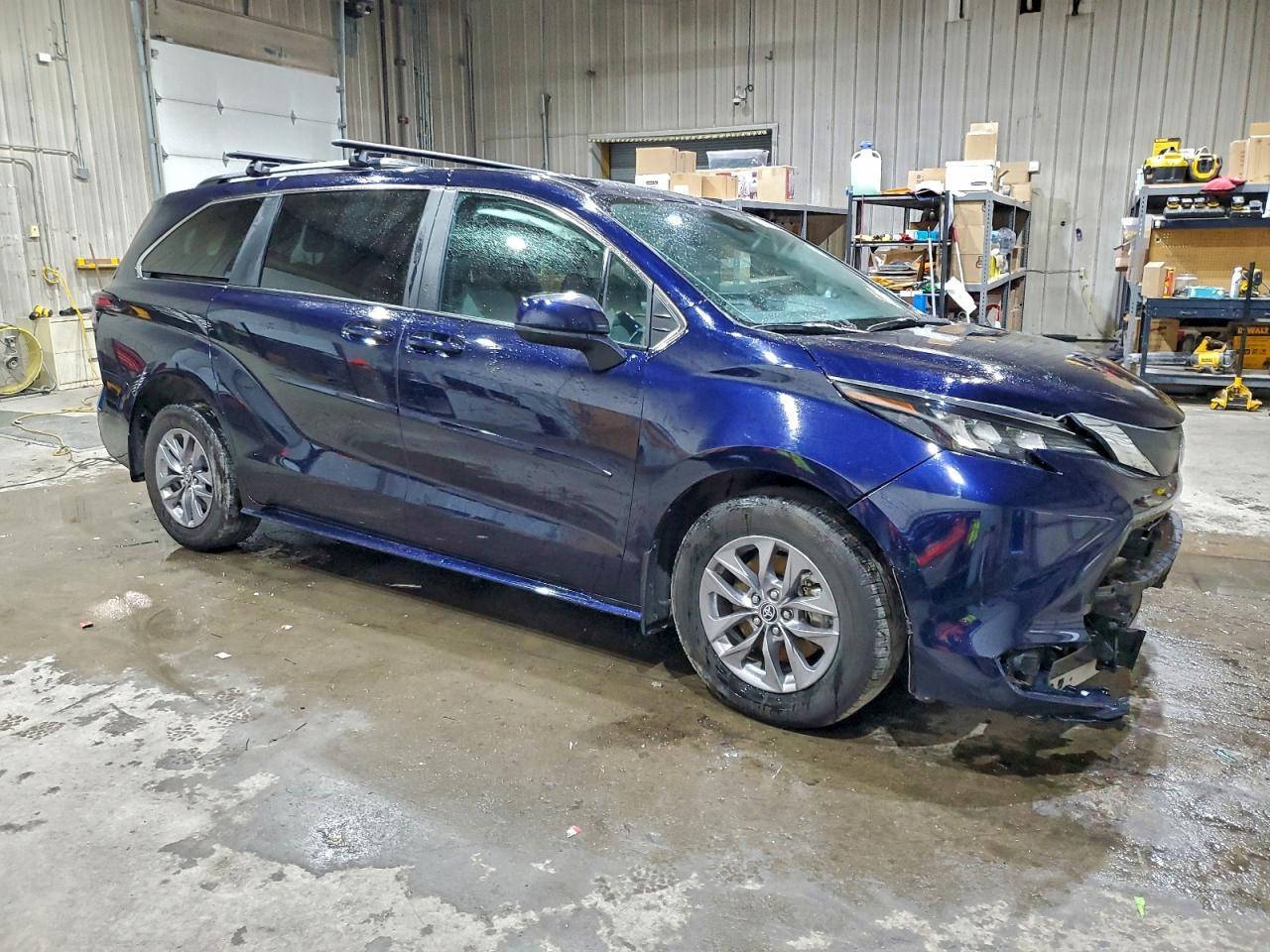 2025 TOYOTA SIENNA