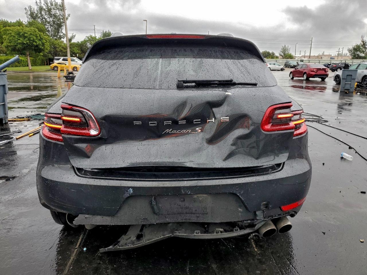 2018 PORSCHE Macan