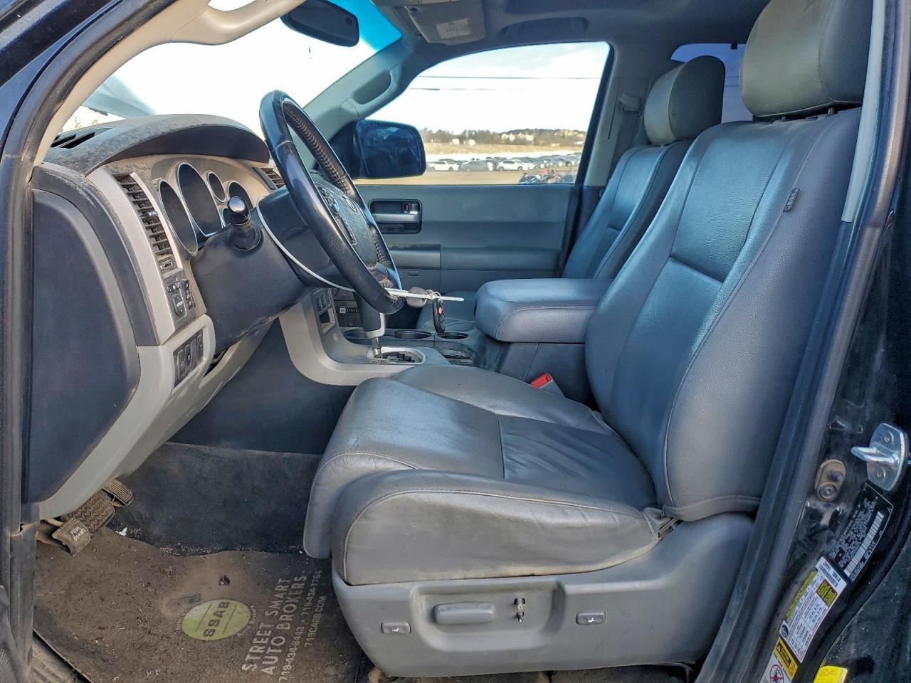 2013 TOYOTA Sequoia