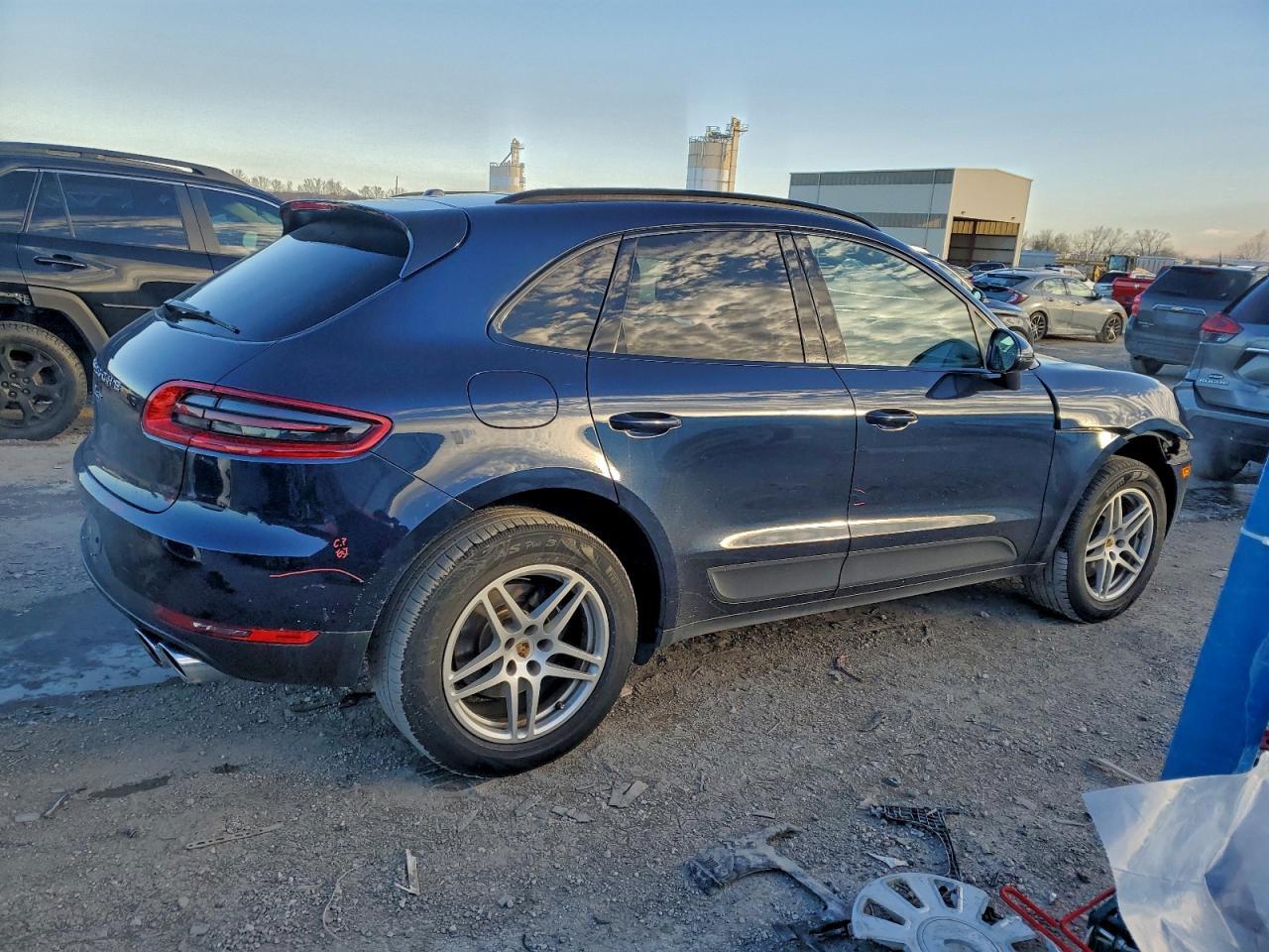 2018 PORSCHE Macan