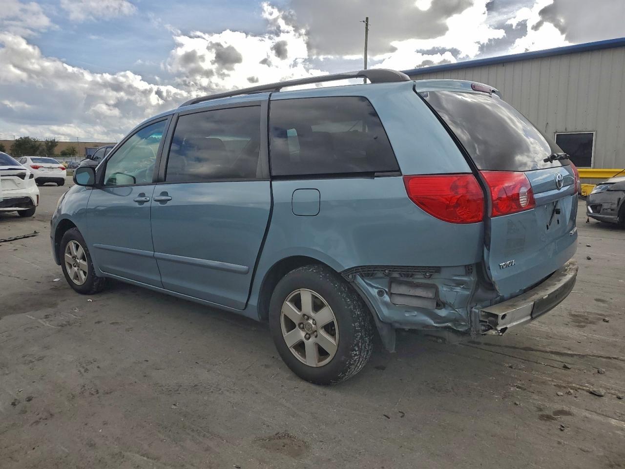 2009 TOYOTA SIENNA