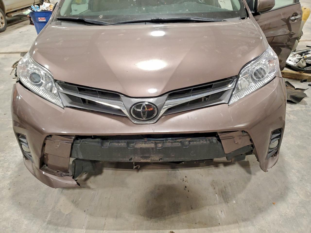 2018 TOYOTA SIENNA
