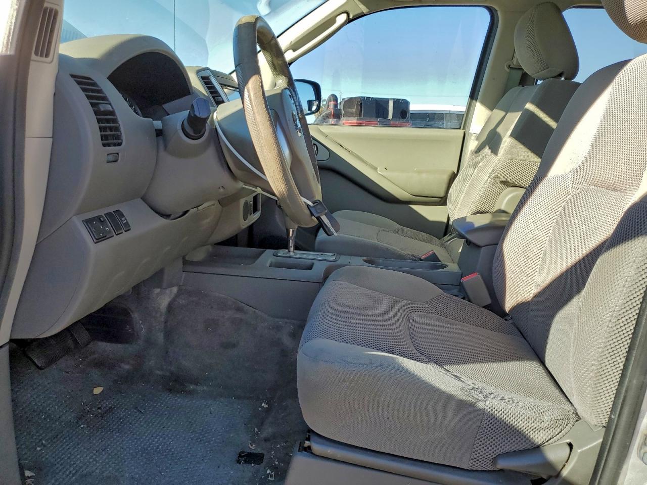2011 NISSAN Frontier