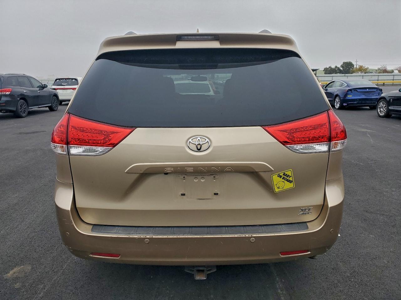 2012 TOYOTA SIENNA