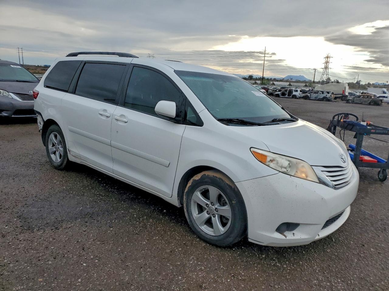 2015 TOYOTA SIENNA