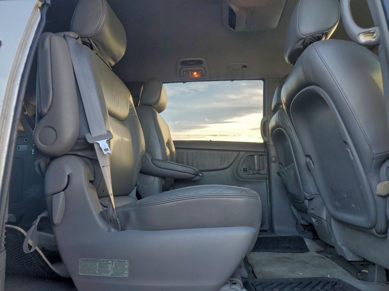 2004 TOYOTA SIENNA