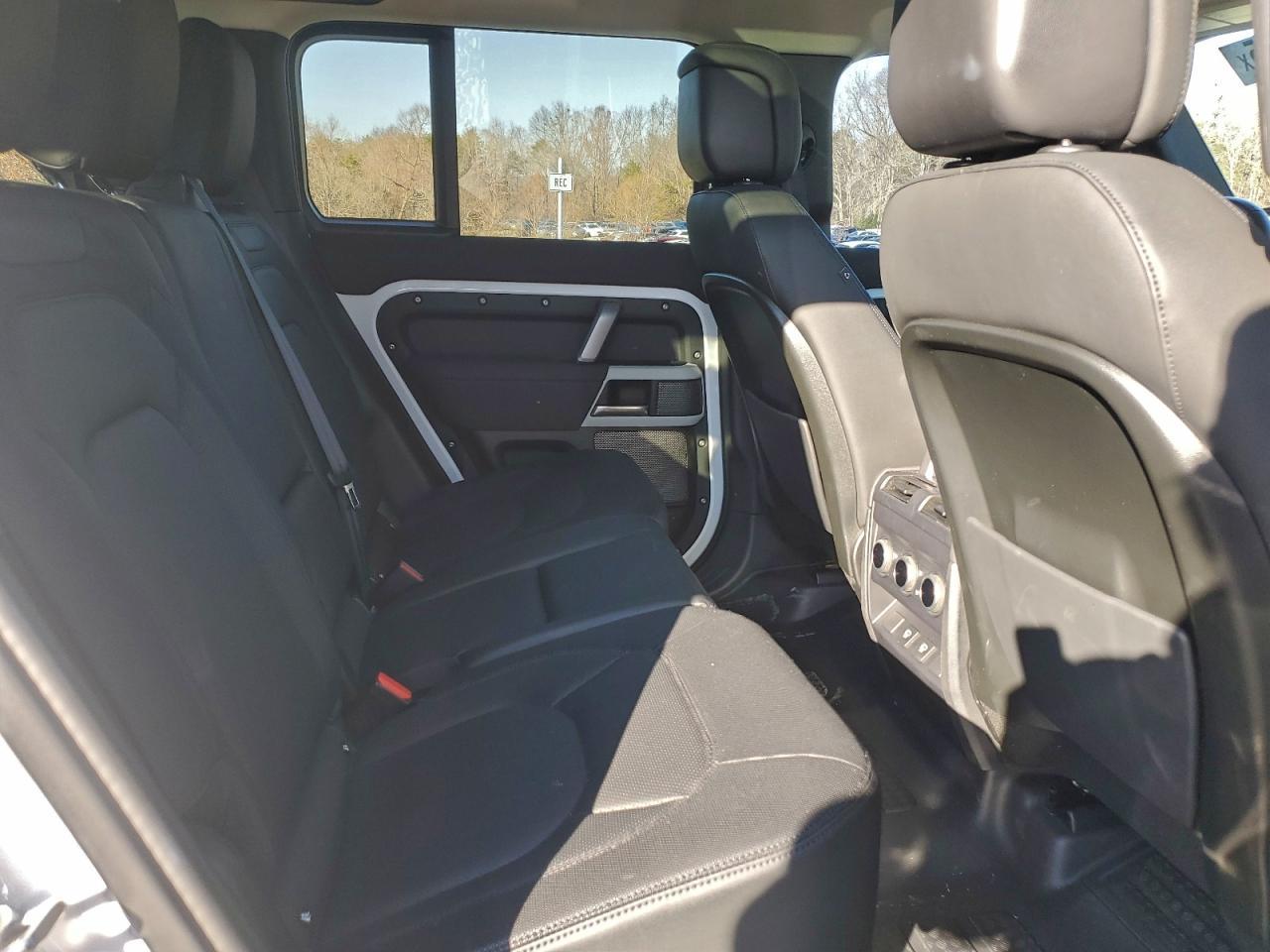 2023 LAND ROVER Defender