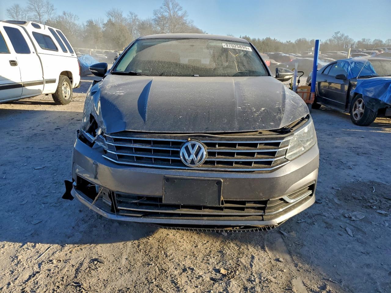 2016 VOLKSWAGEN Passat