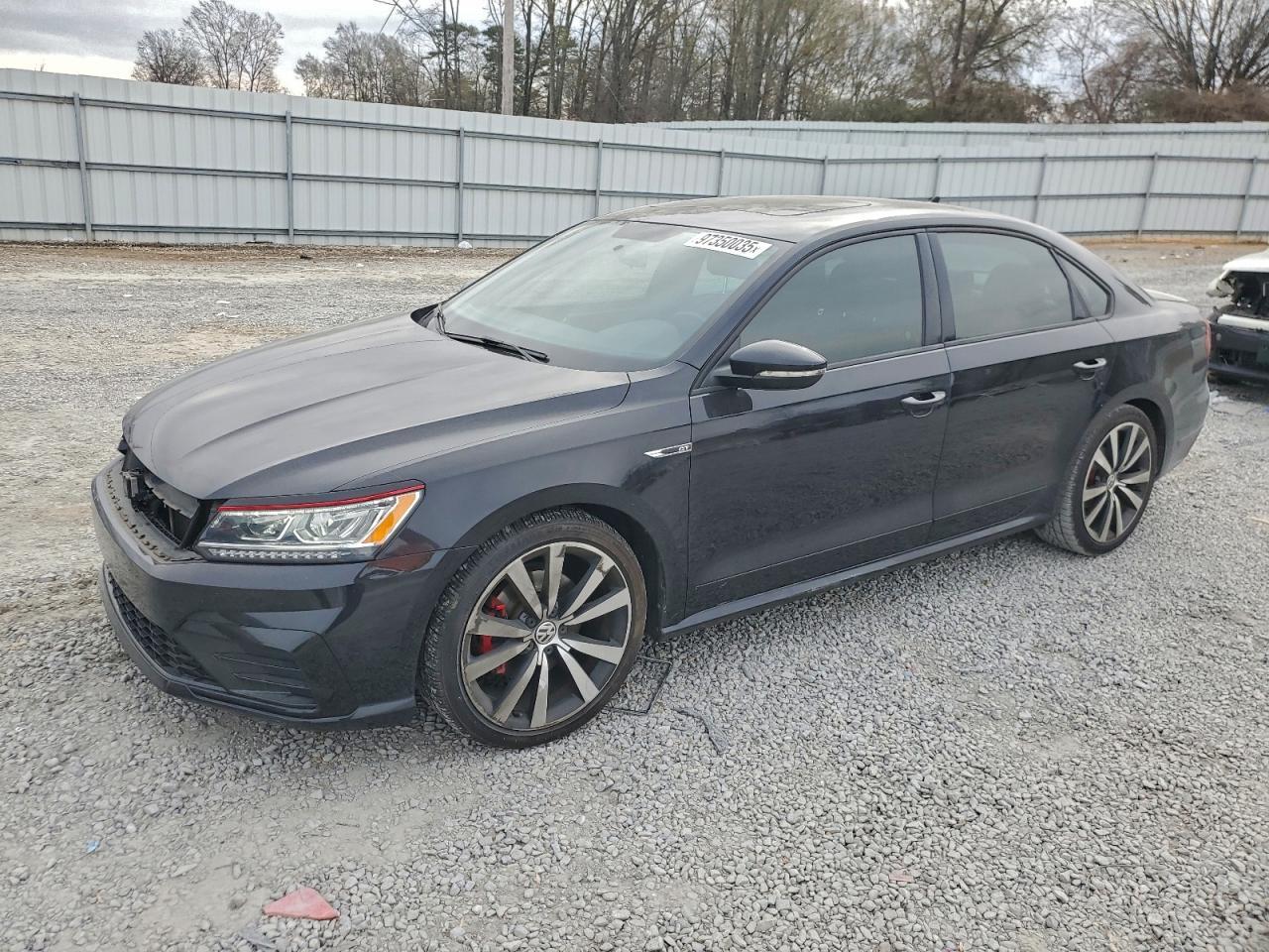 2018 VOLKSWAGEN Passat
