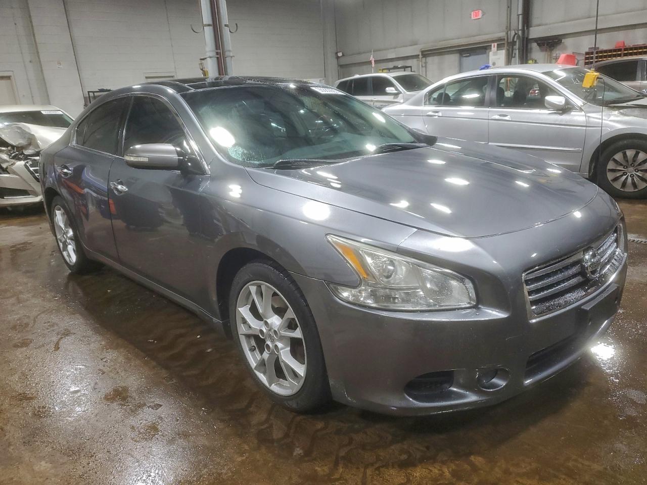 2014 NISSAN Maxima