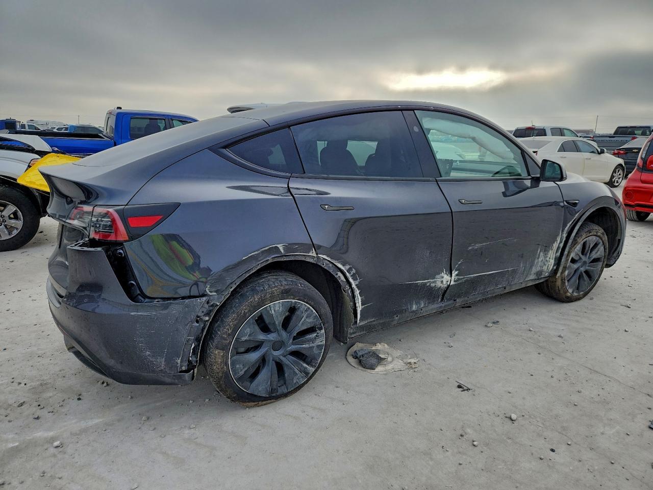2025 TESLA MODEL Y