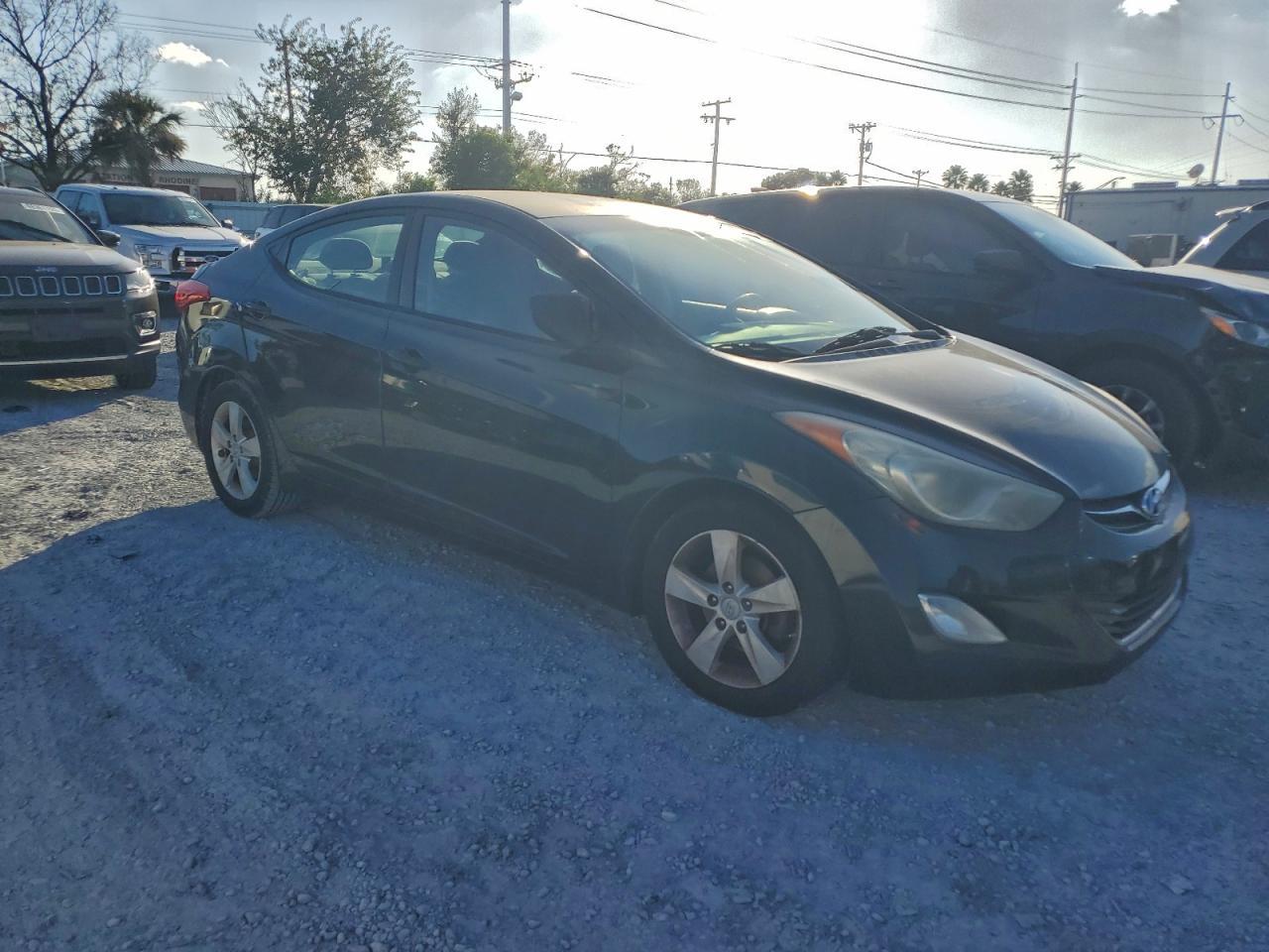 2013 HYUNDAI ELANTRA