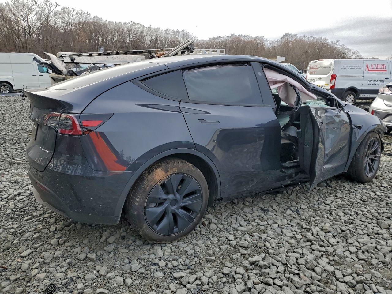 2024 TESLA MODEL Y