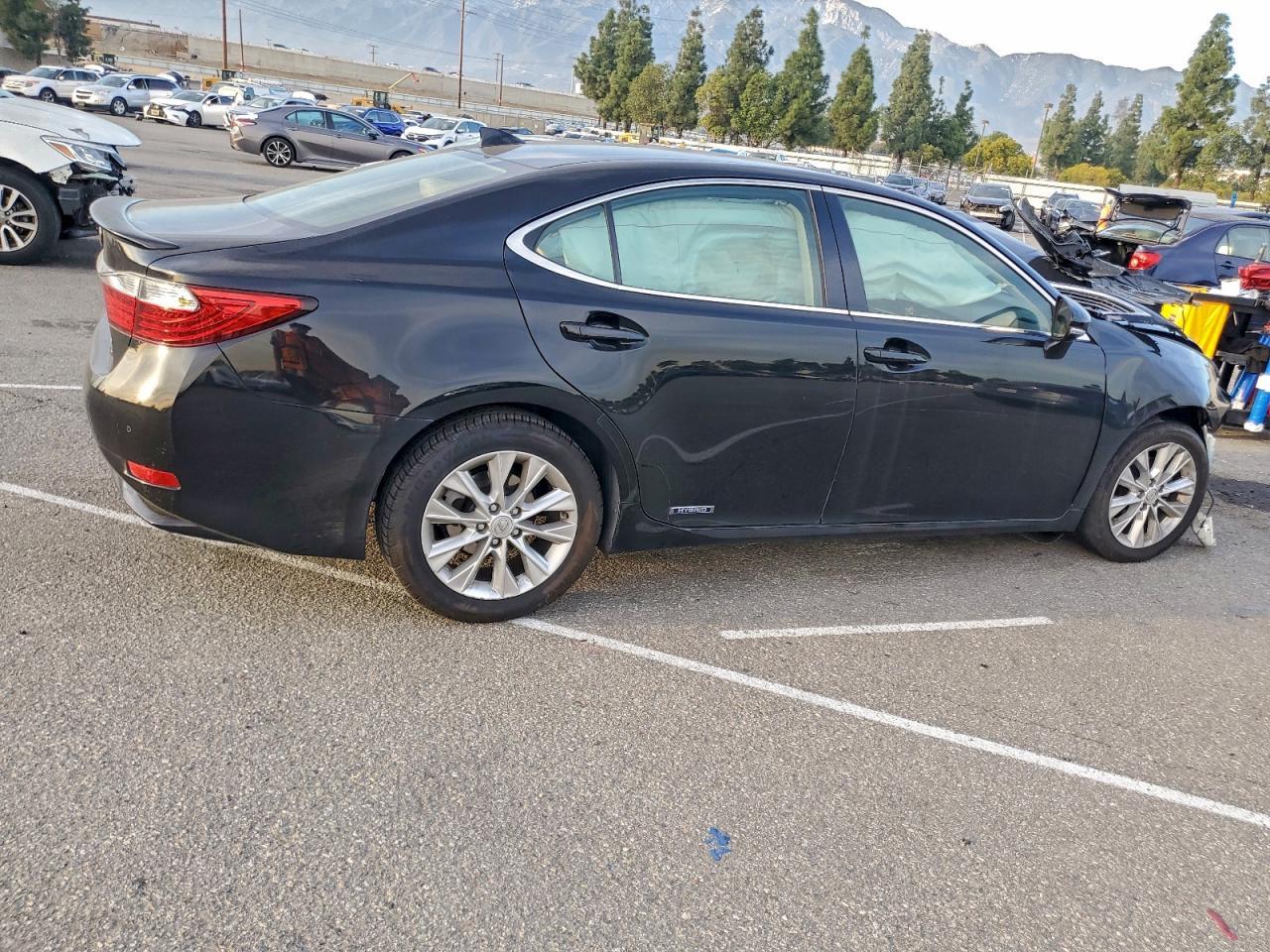 2015 LEXUS ES 300H