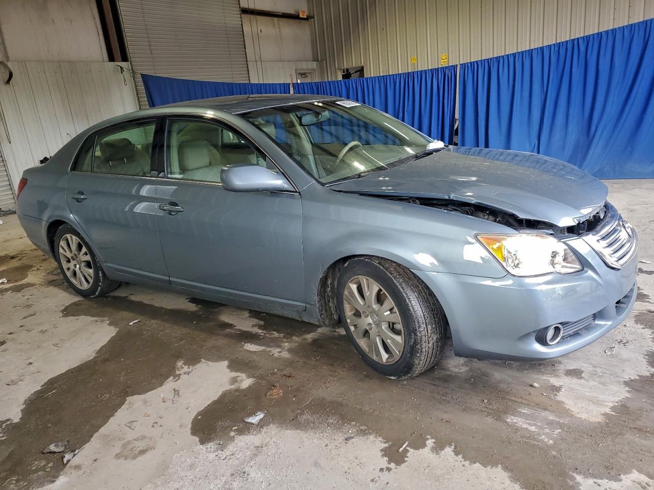 2010 TOYOTA Avalon