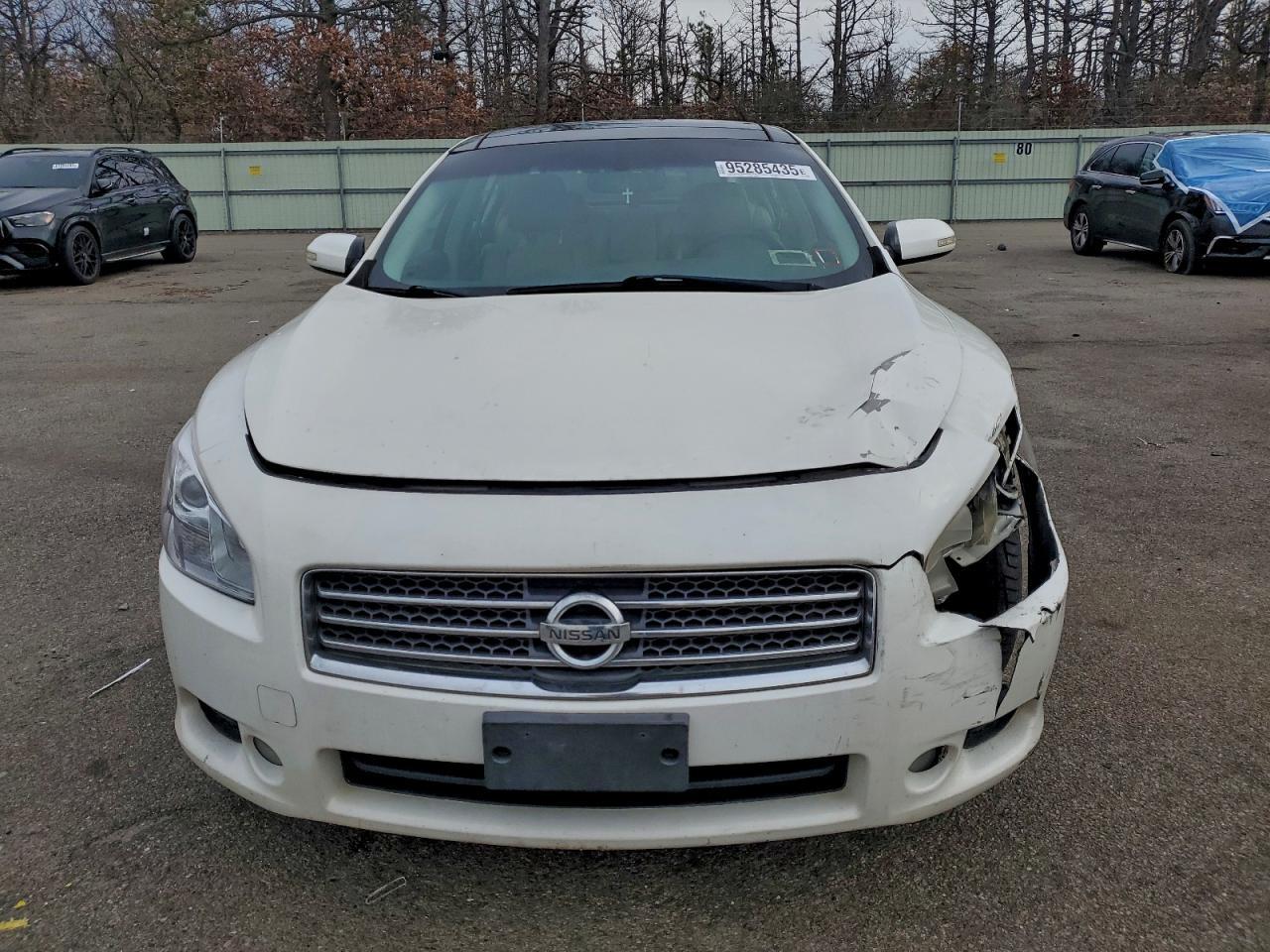 2010 NISSAN Maxima