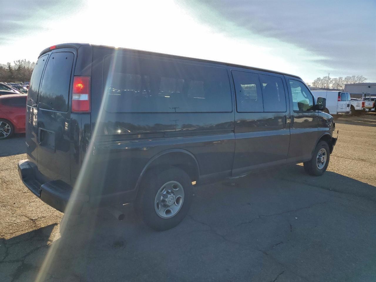 2017 CHEVROLET Express 3500