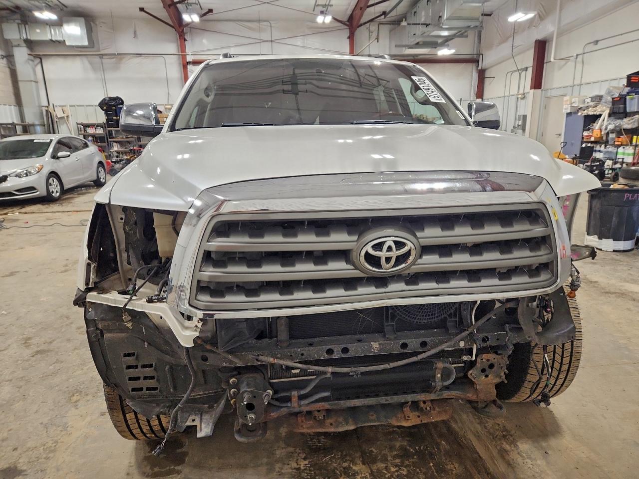 2014 TOYOTA Sequoia