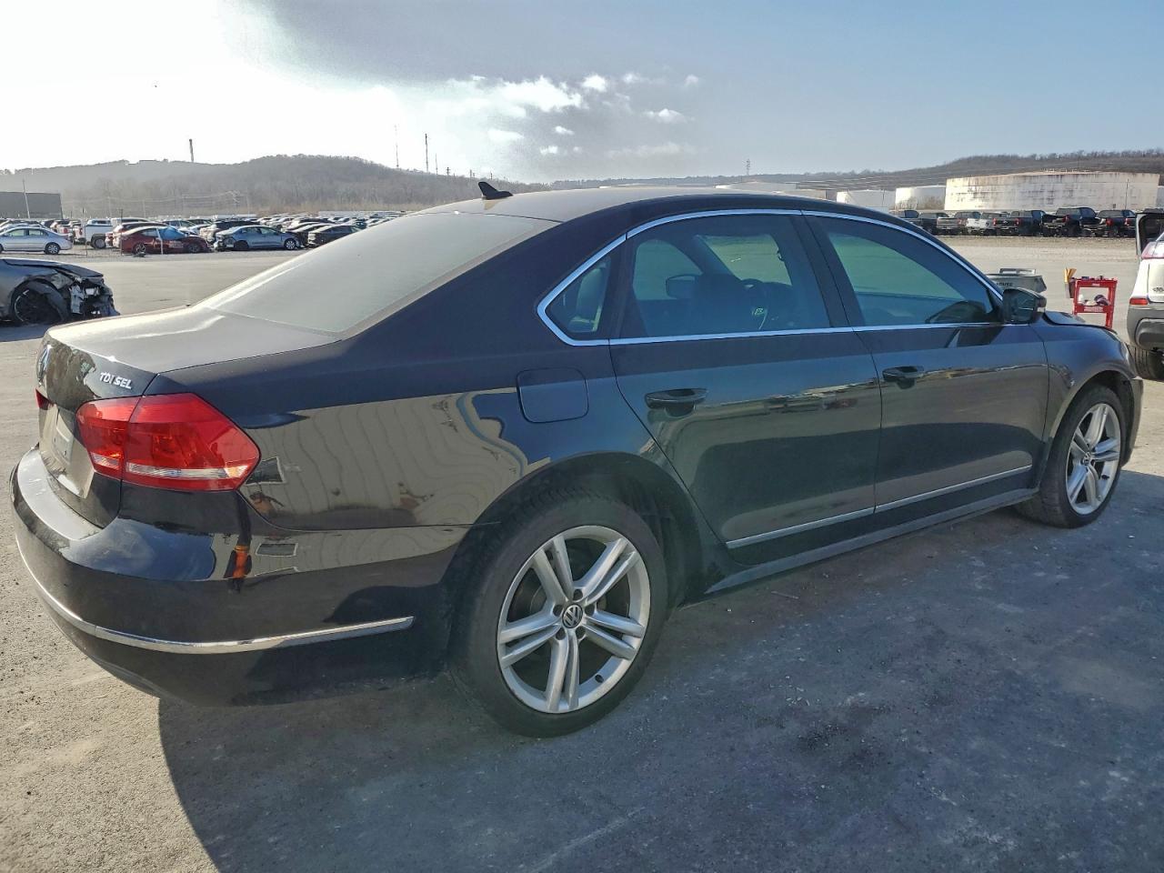 2014 VOLKSWAGEN Passat