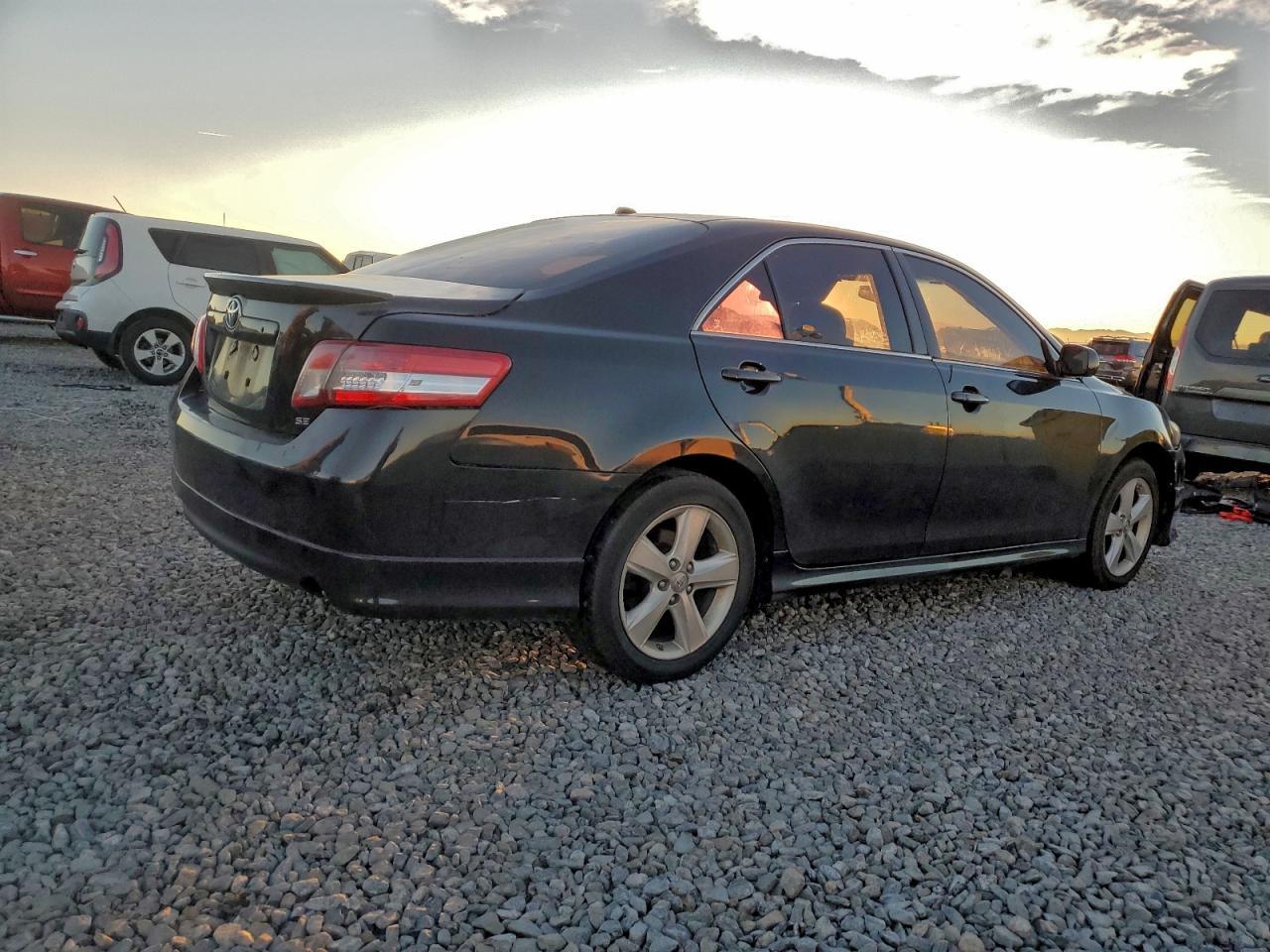 2011 TOYOTA CAMRY