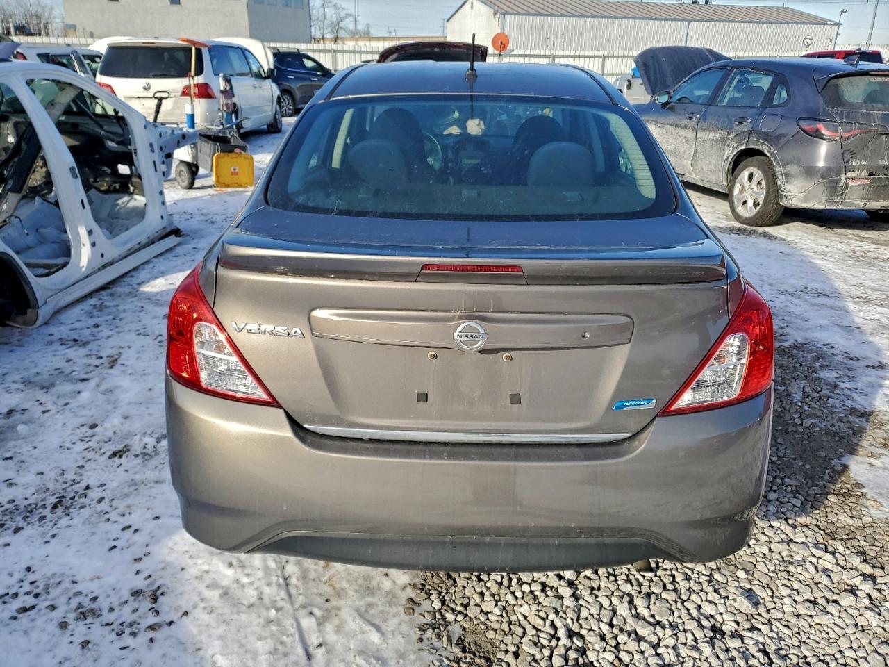 2015 NISSAN VERSA