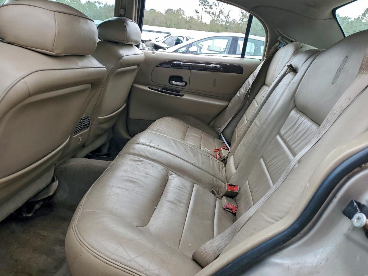 2001 LINCOLN Town Car