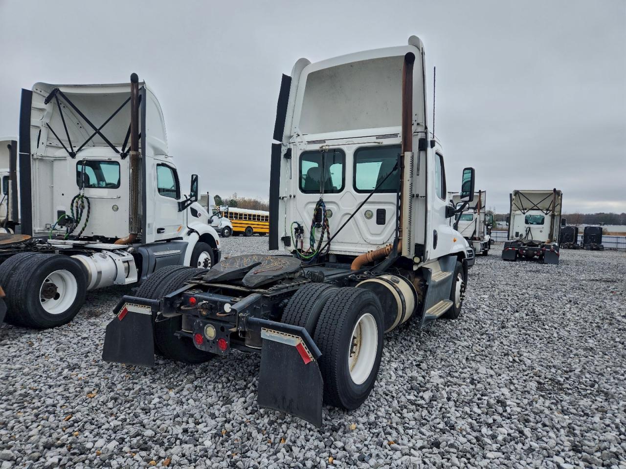 2015 FREIGHTLINER CASCADIA
