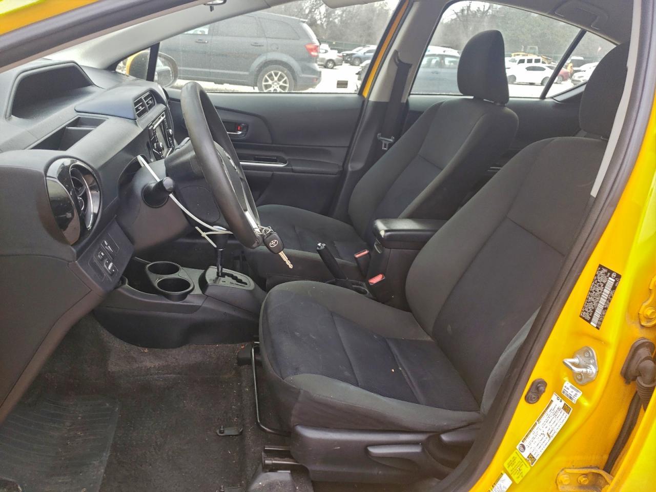 2016 TOYOTA Prius c