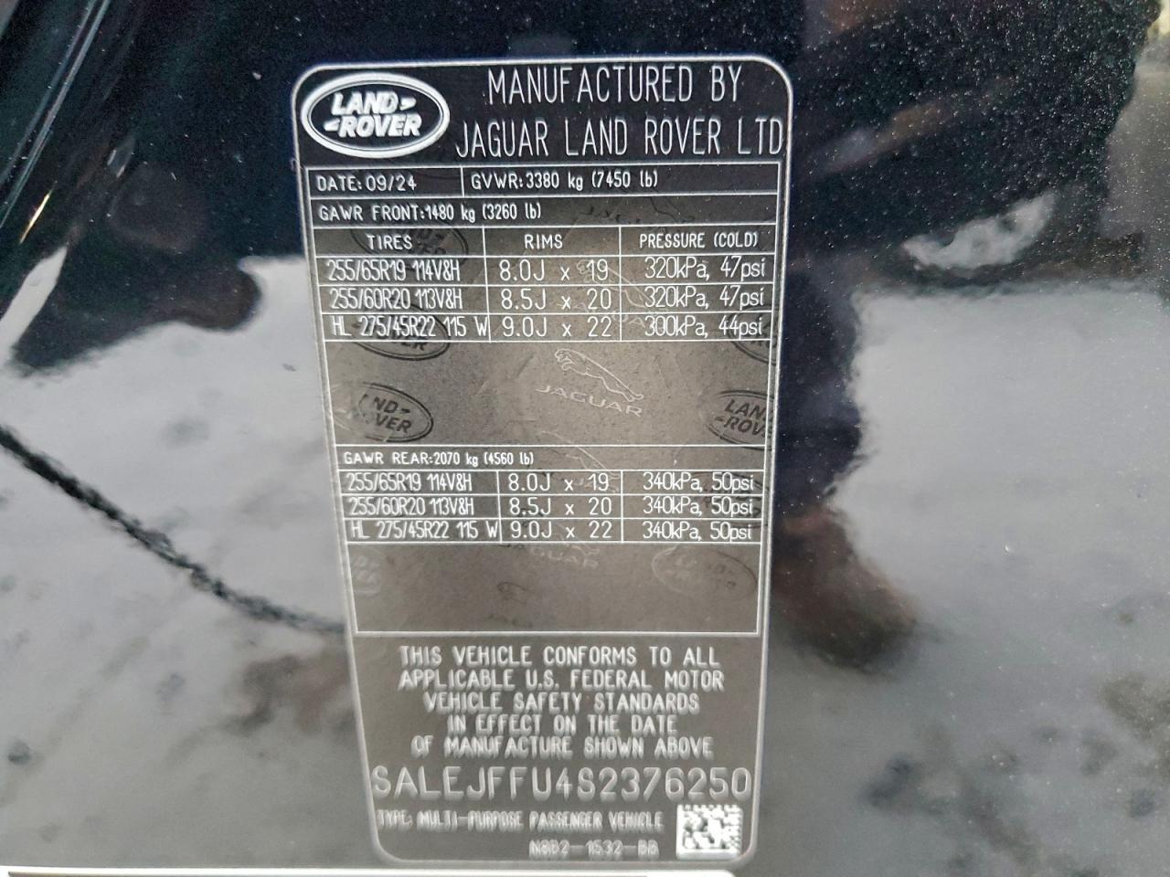 2025 LAND ROVER Defender
