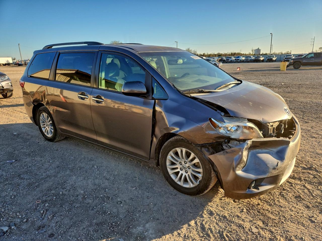 2016 TOYOTA SIENNA