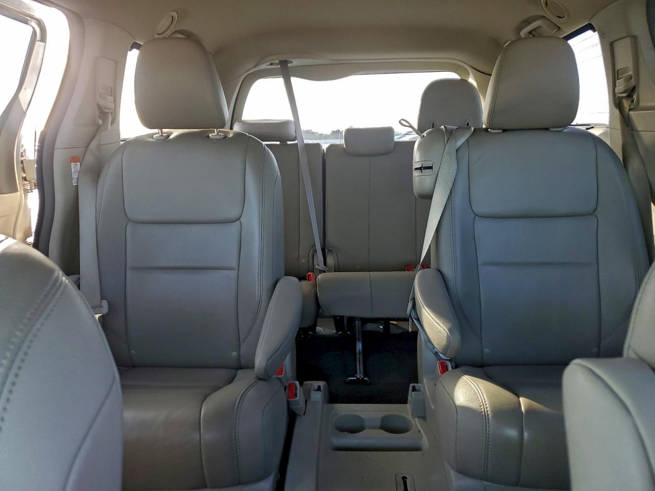 2015 TOYOTA SIENNA