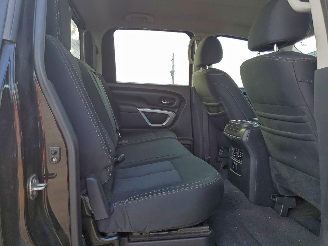 2017 NISSAN Titan