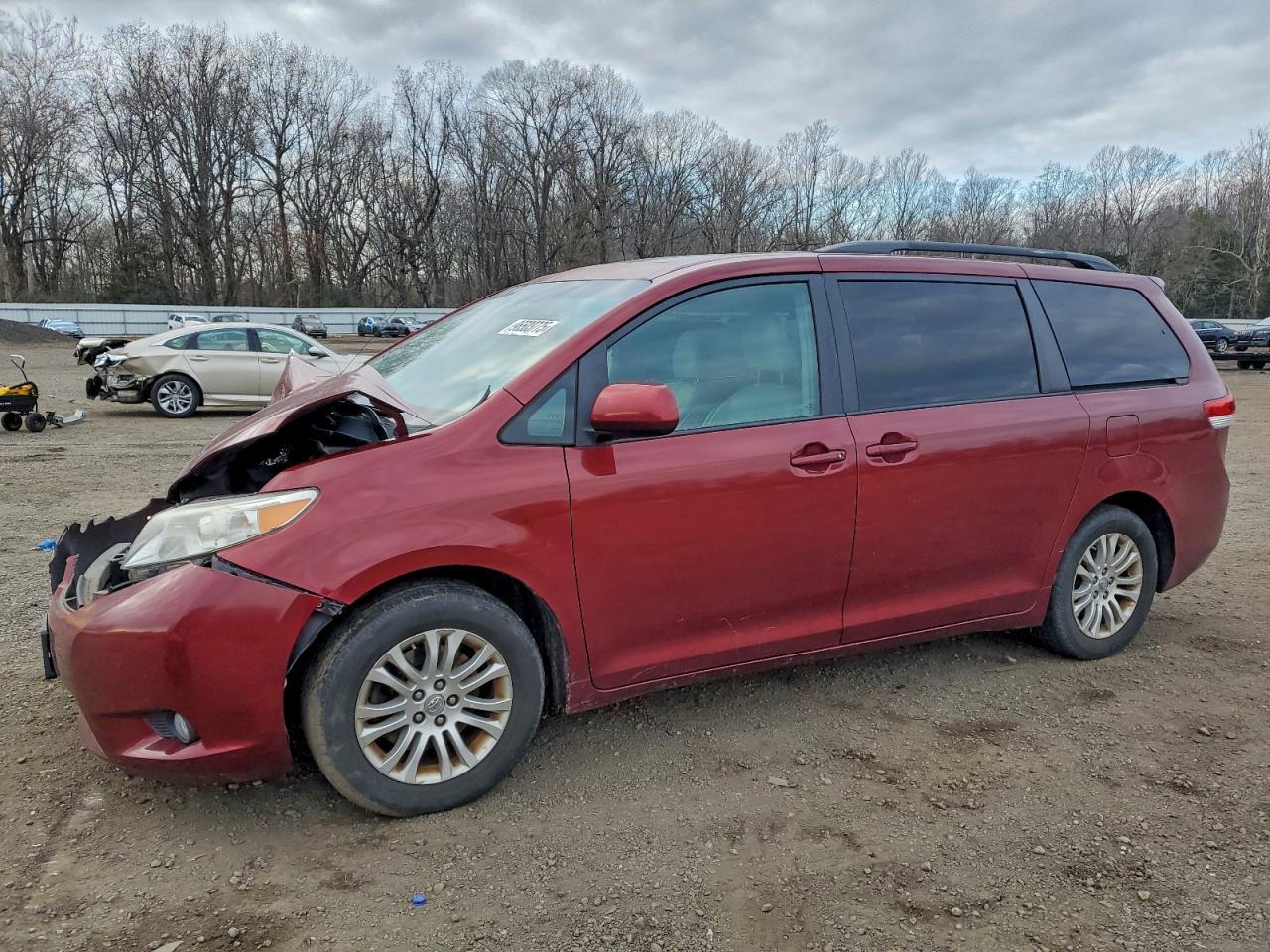 2012 TOYOTA SIENNA