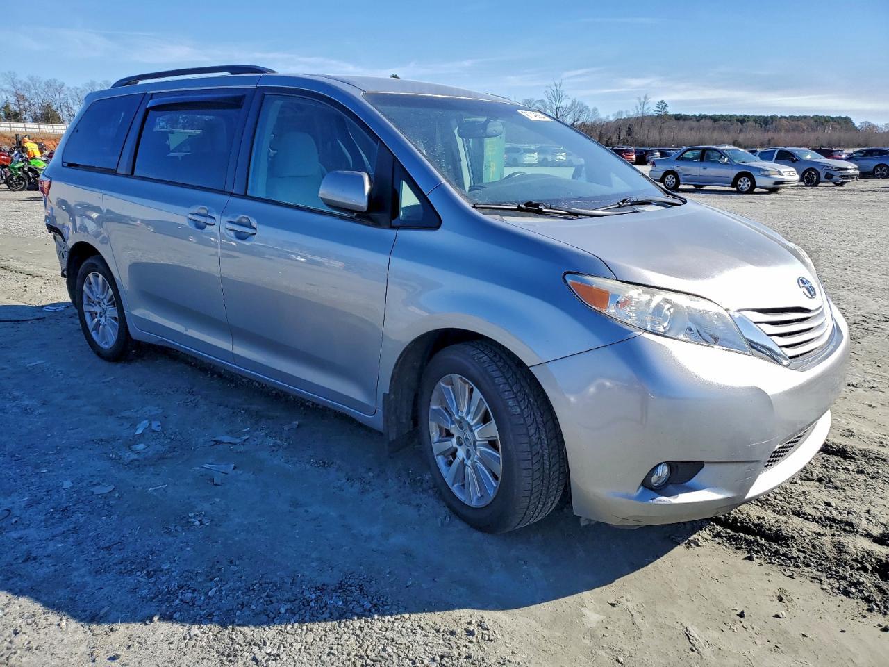 2015 TOYOTA SIENNA