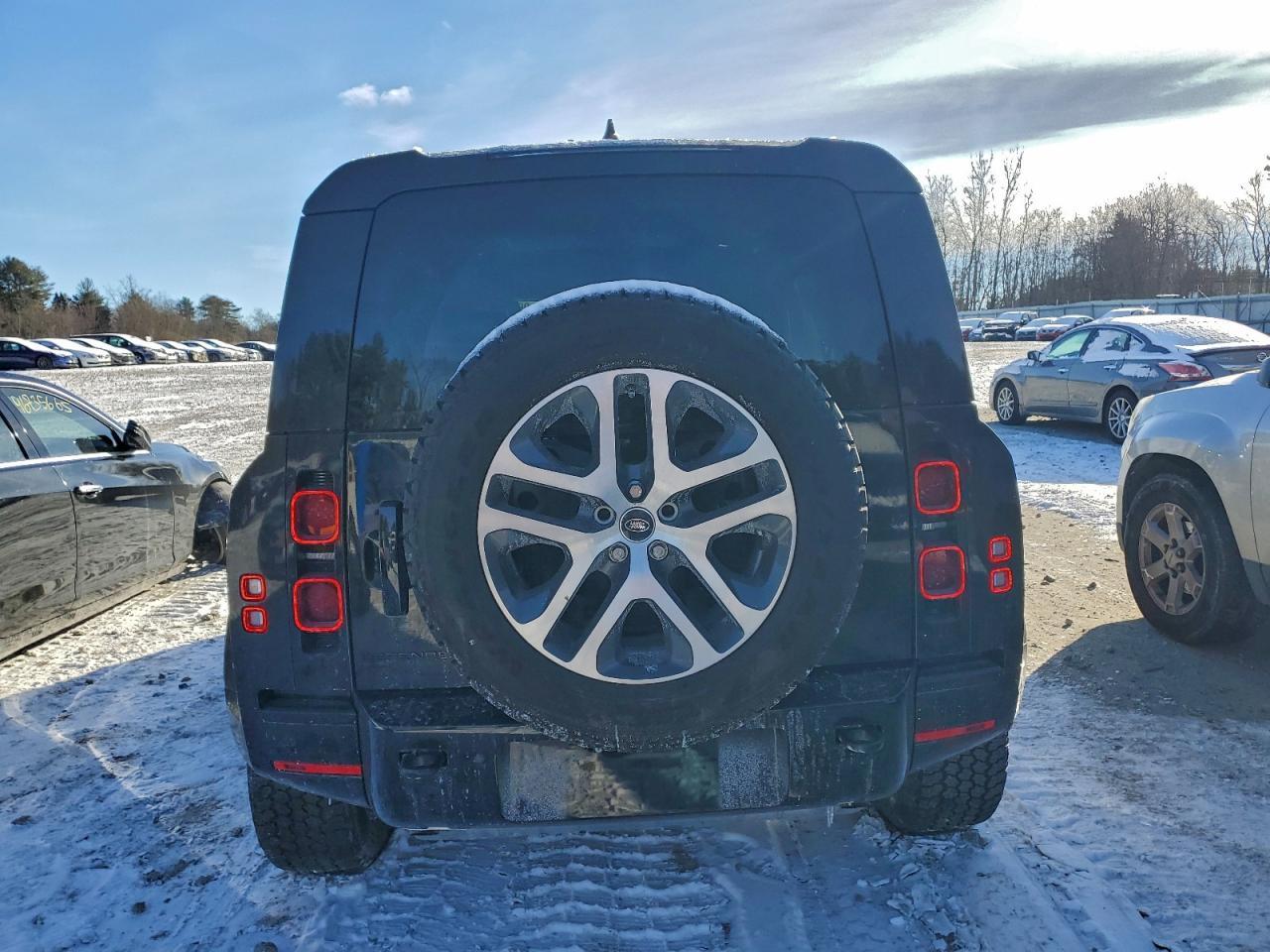 2025 LAND ROVER Defender