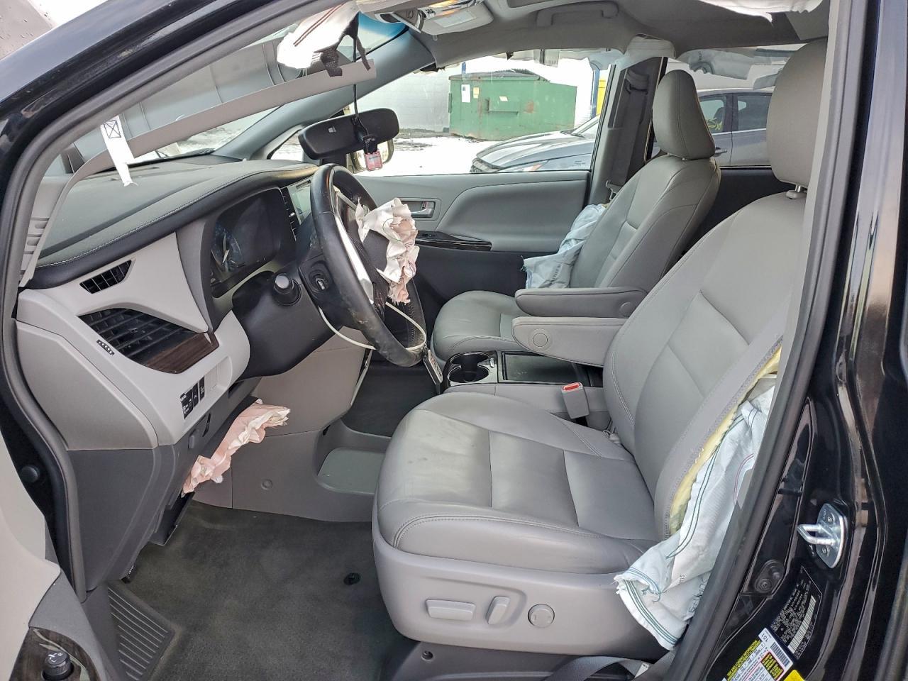 2017 TOYOTA SIENNA