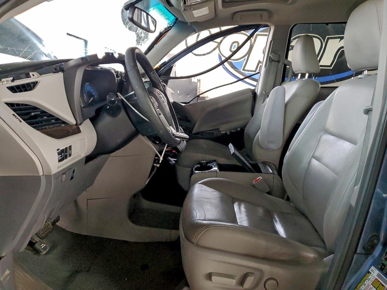 2017 TOYOTA SIENNA