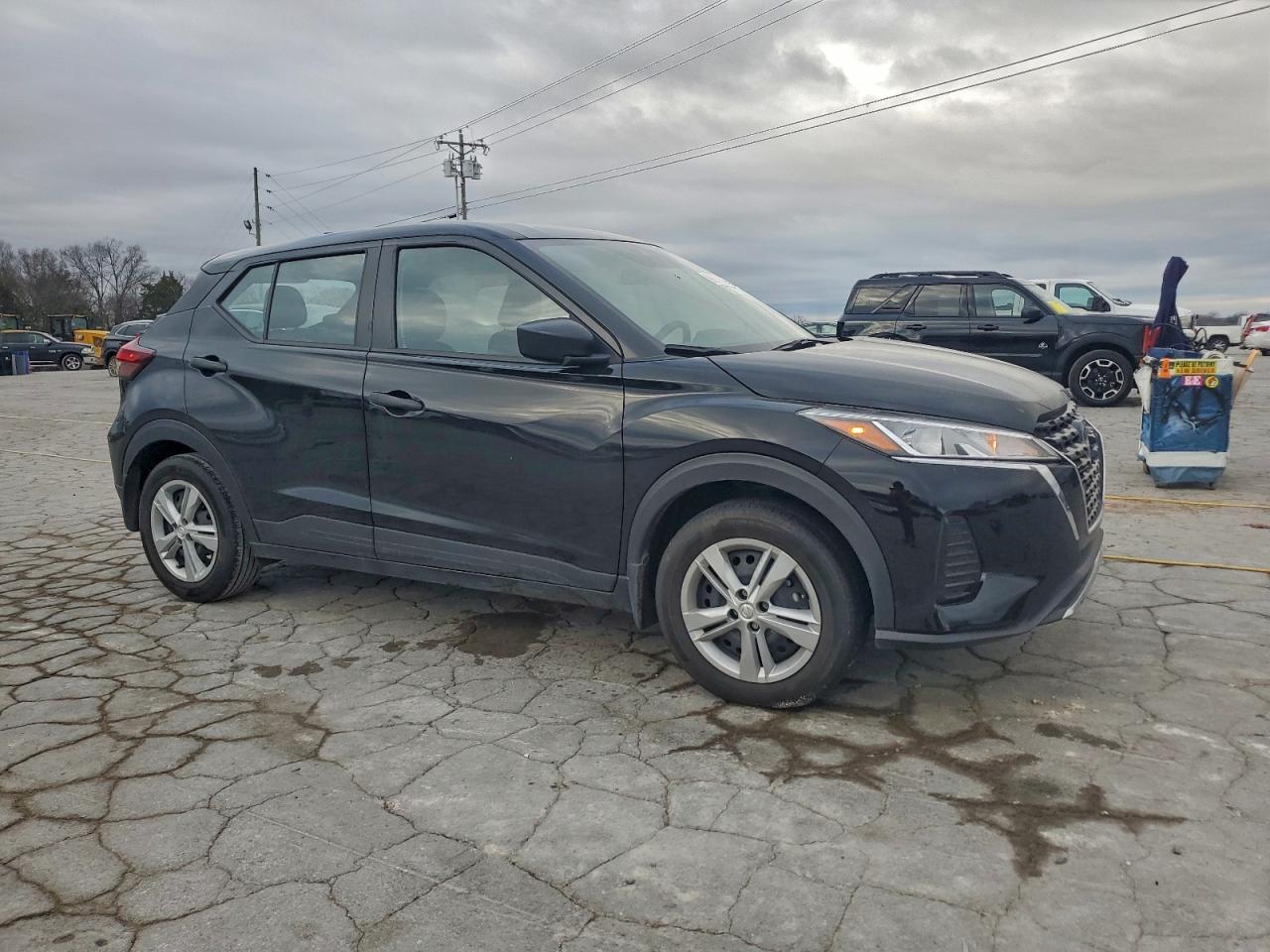 2023 NISSAN KICKS