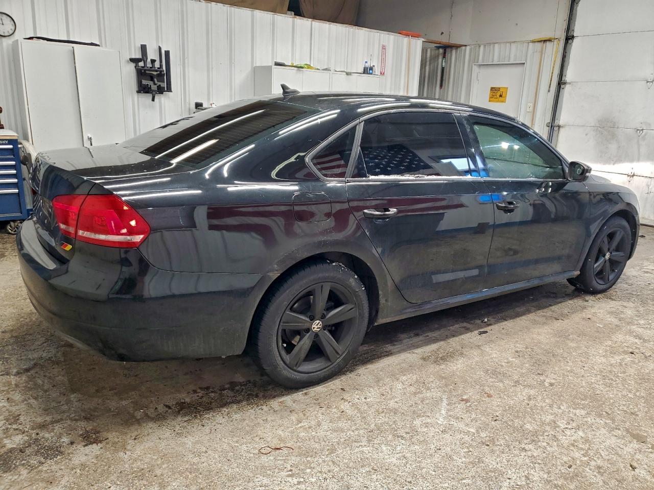 2012 VOLKSWAGEN Passat
