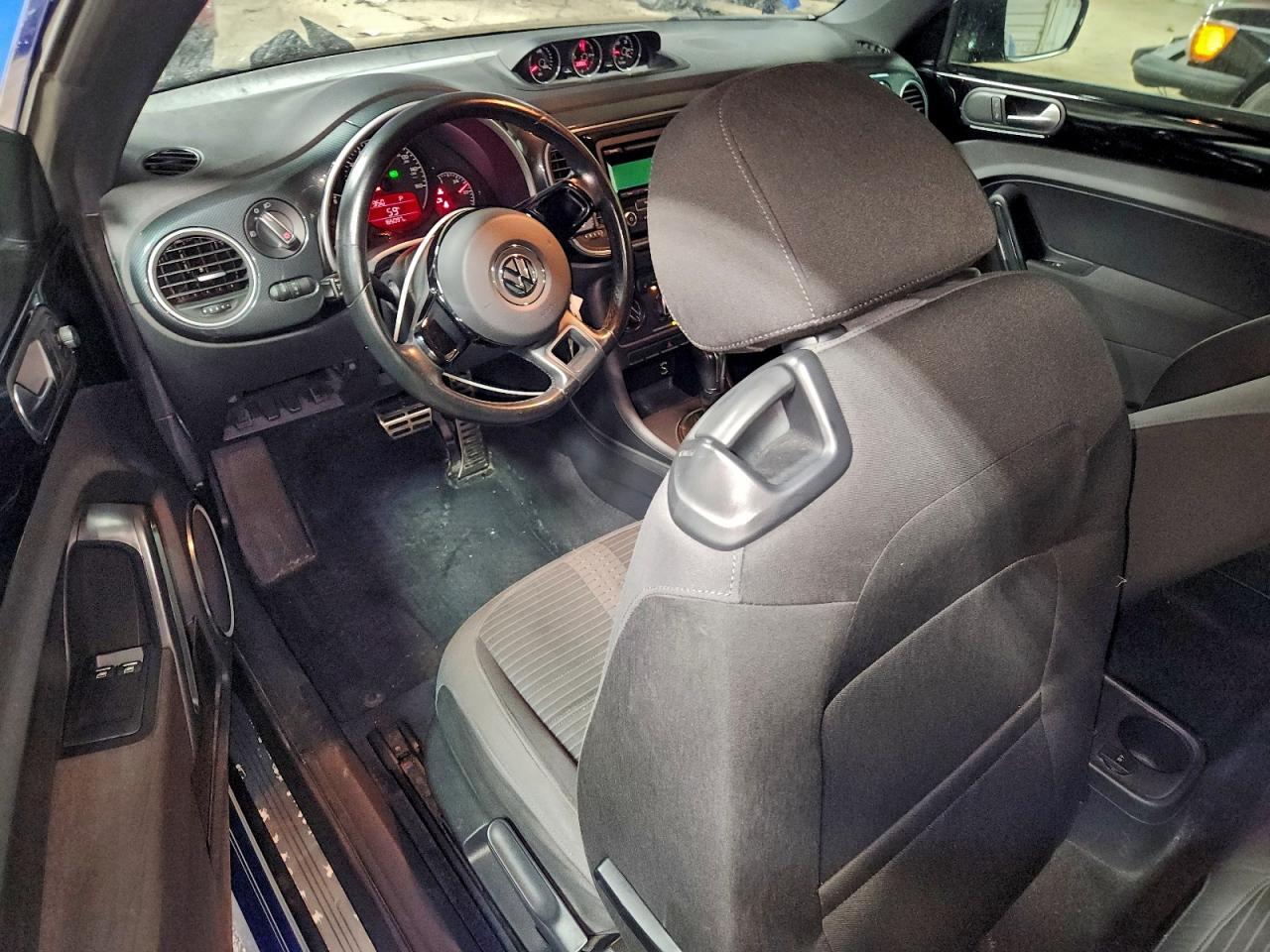 2012 VOLKSWAGEN Beetle