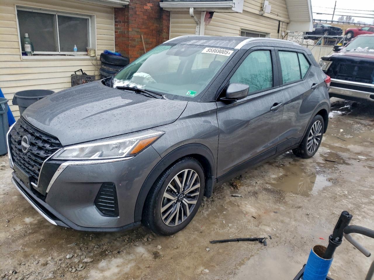 2024 NISSAN KICKS