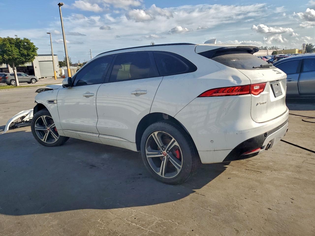 2017 JAGUAR F-Pace