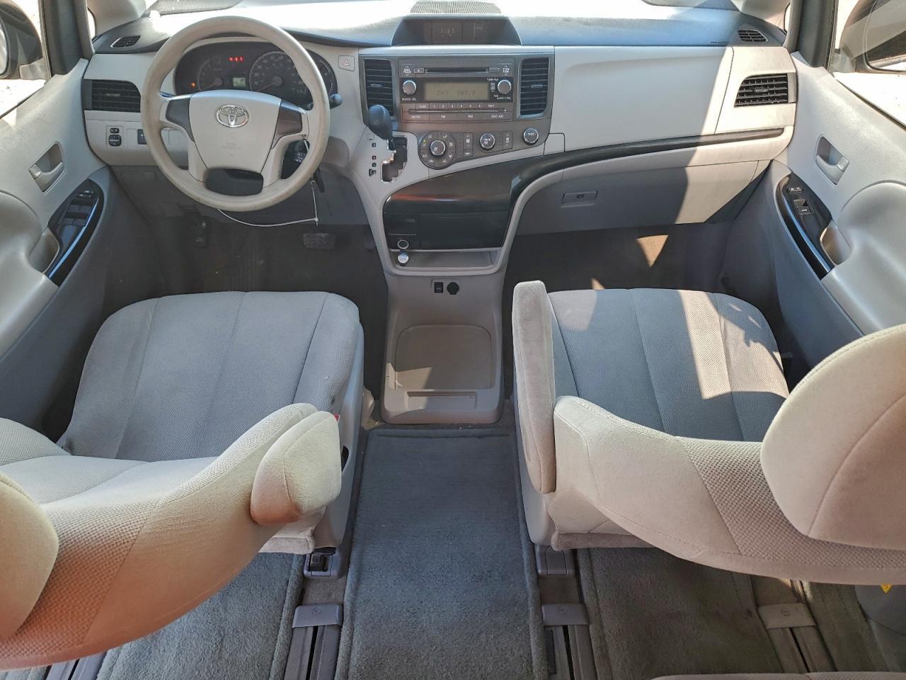 2013 TOYOTA SIENNA