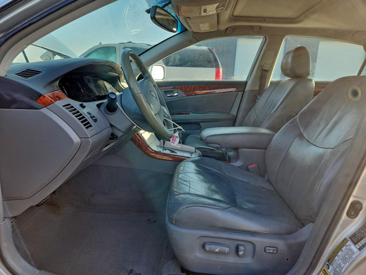 2005 TOYOTA Avalon