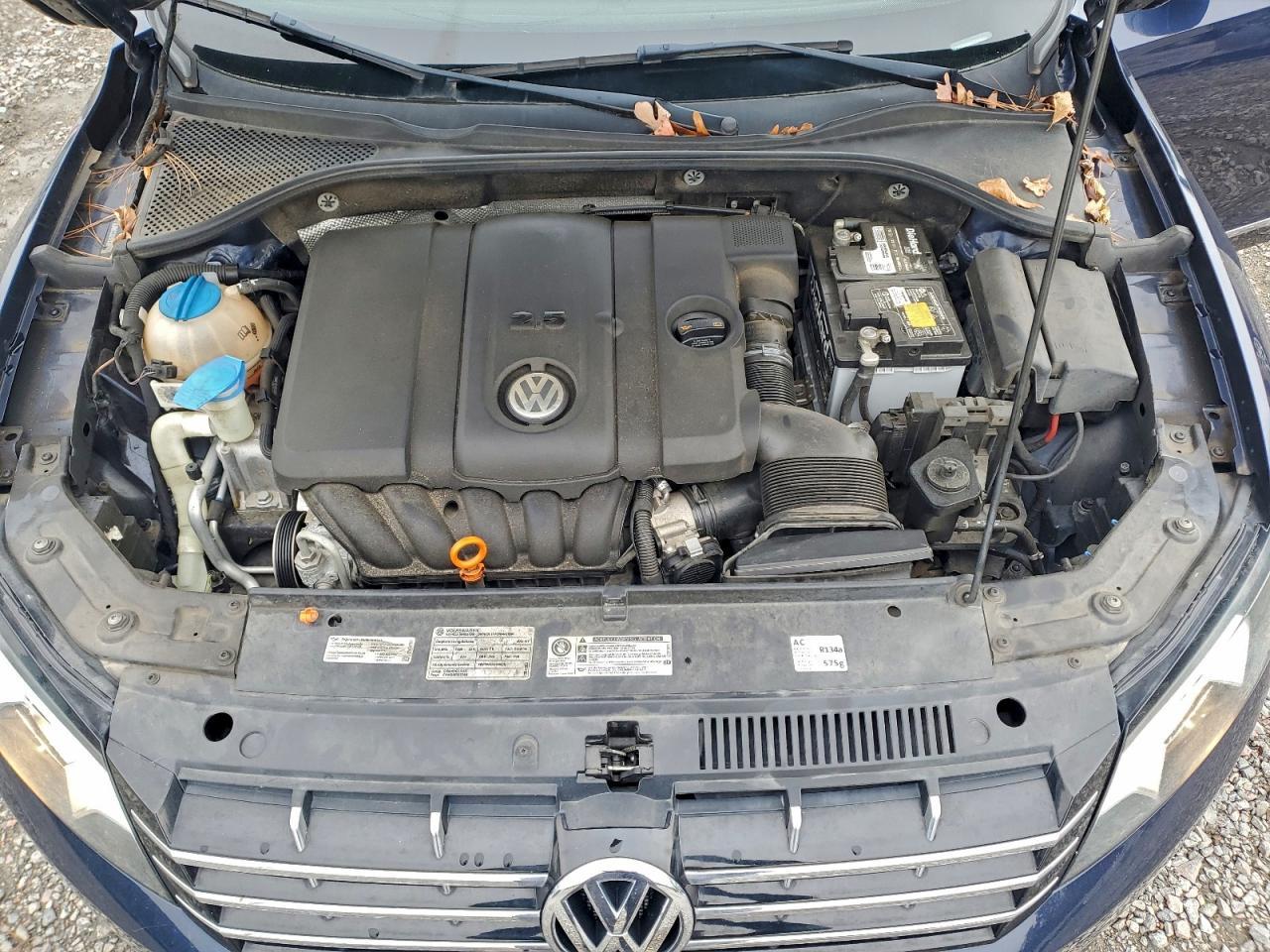 2012 VOLKSWAGEN Passat
