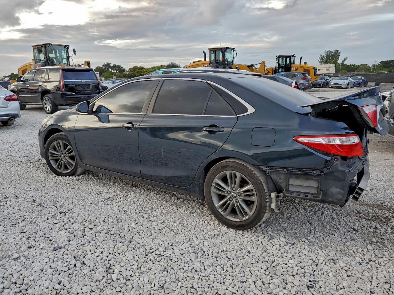 2016 TOYOTA CAMRY