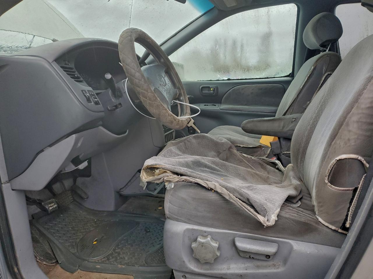 2003 TOYOTA SIENNA