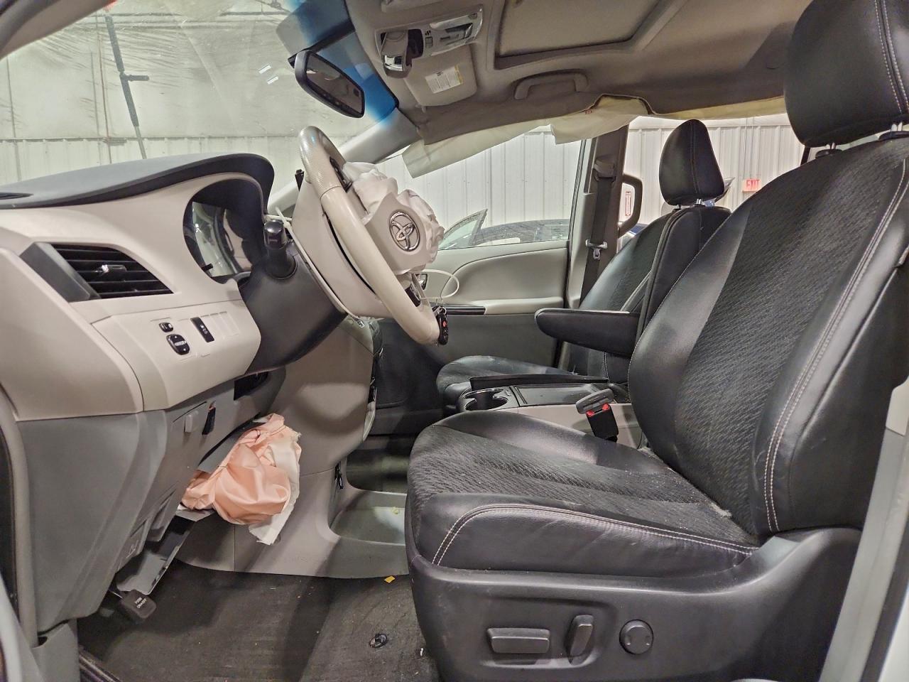 2014 TOYOTA SIENNA
